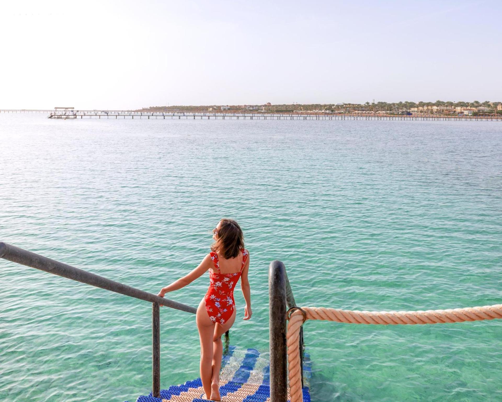 Pickalbatros Laguna Vista Aqua Park シャルム・エル・シェイク エクステリア 写真 The pier of the island